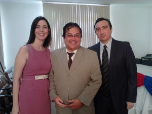 Vice-presidente da Ampeb, Fernando Lins, entre os representantes da Comissão de Ensino Jurídico da OAB-BA, Daniela Andrade e Iran Furtado