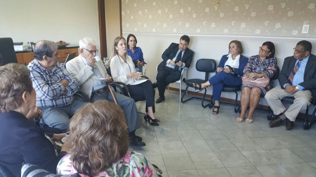 Aposentados do MP-BA se reúnem na Ampeb para discutir direitos