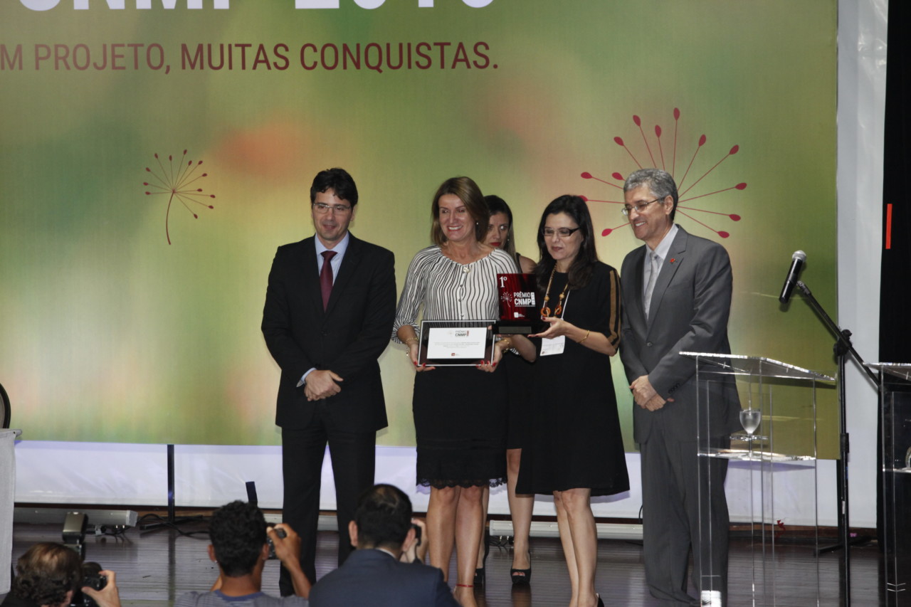 Projeto de associada fica em 1° lugar do prêmio CNMP 2016