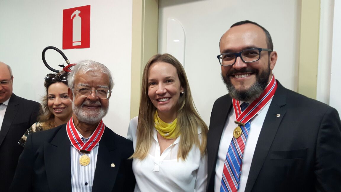 Ampeb prestigia entrega de Medalha do Mérito do MP