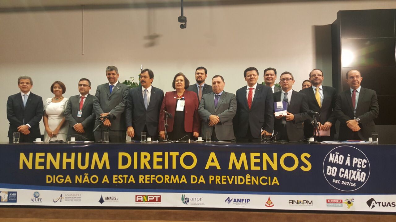 Ampeb participa de ato público contra a reforma da Previdência
