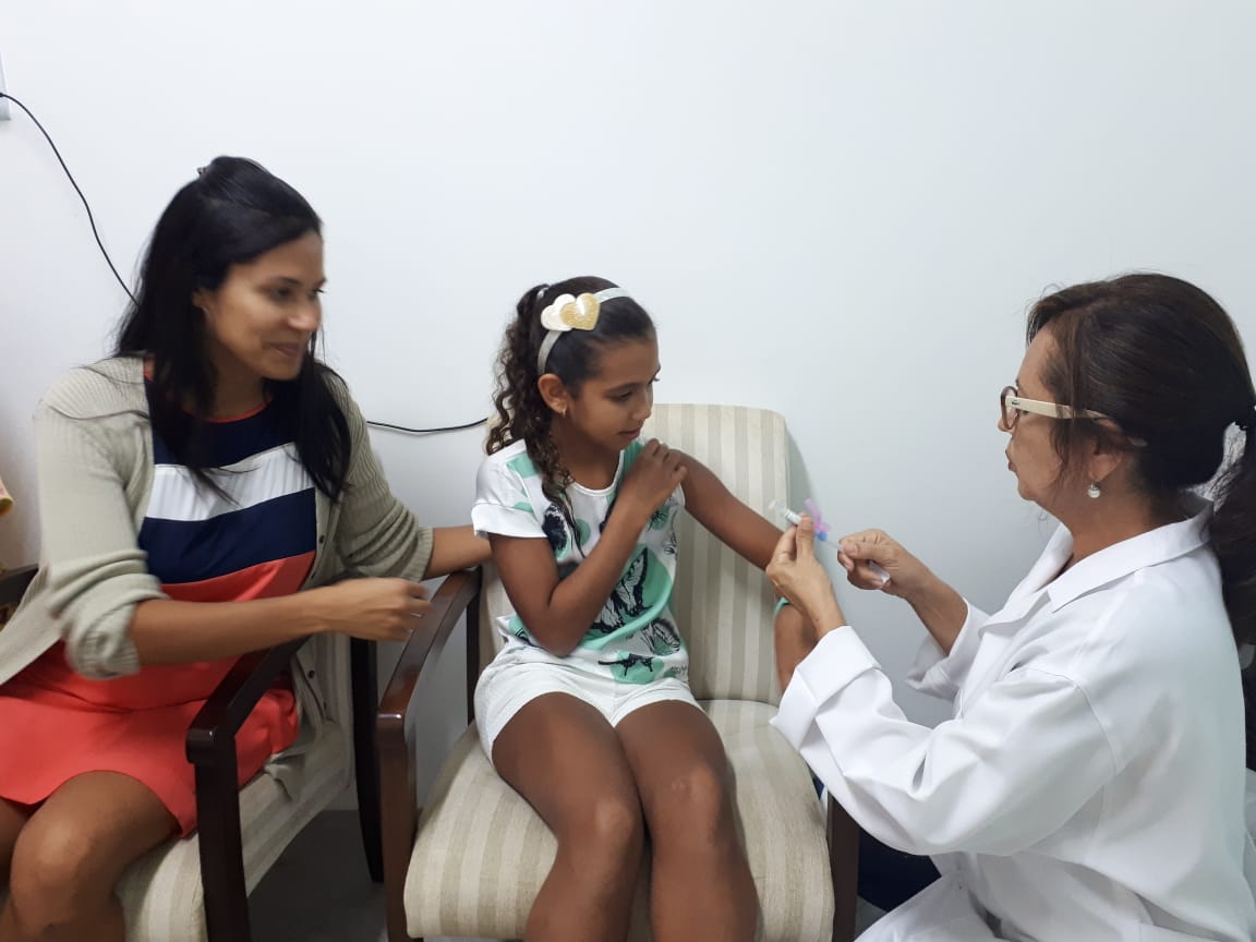 Primeiro dia de imunização contra a gripe é realizado na Ampeb