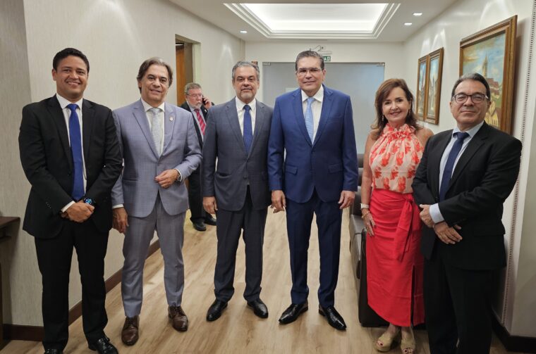 AMPEB participa de sessão da AL-BA em reconhecimento ao procurador Paulo Moreno Carvalho