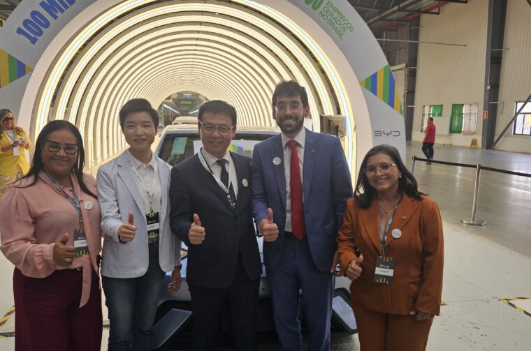 AMPEB marca presença em evento da BYD que celebra crescimento da indústria automotiva