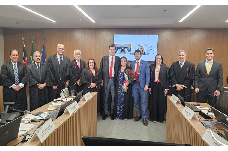 Ex-presidente da AMPEB, Sara Mandra Rusciolelli é homenageada antes da aposentadoria