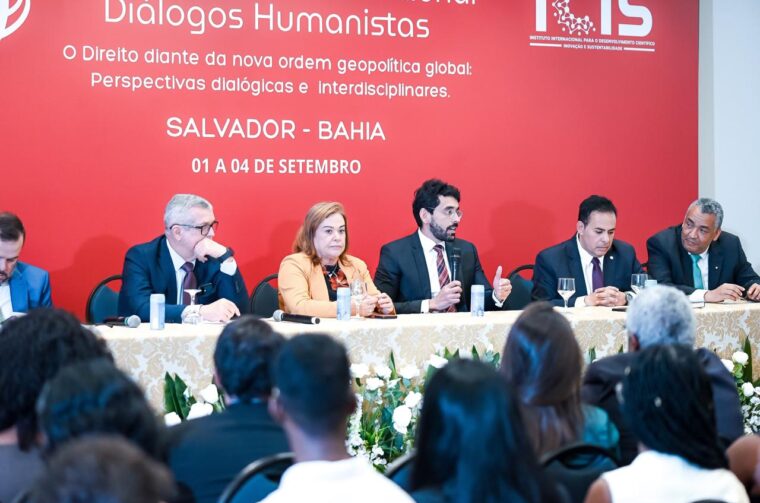 Um espaço para pensar o Direito para além das fronteiras